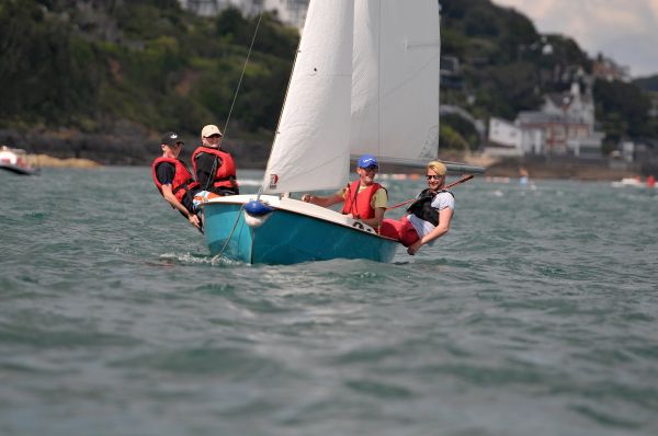 Adults Sailing with Salcombe Dinghy Sailing